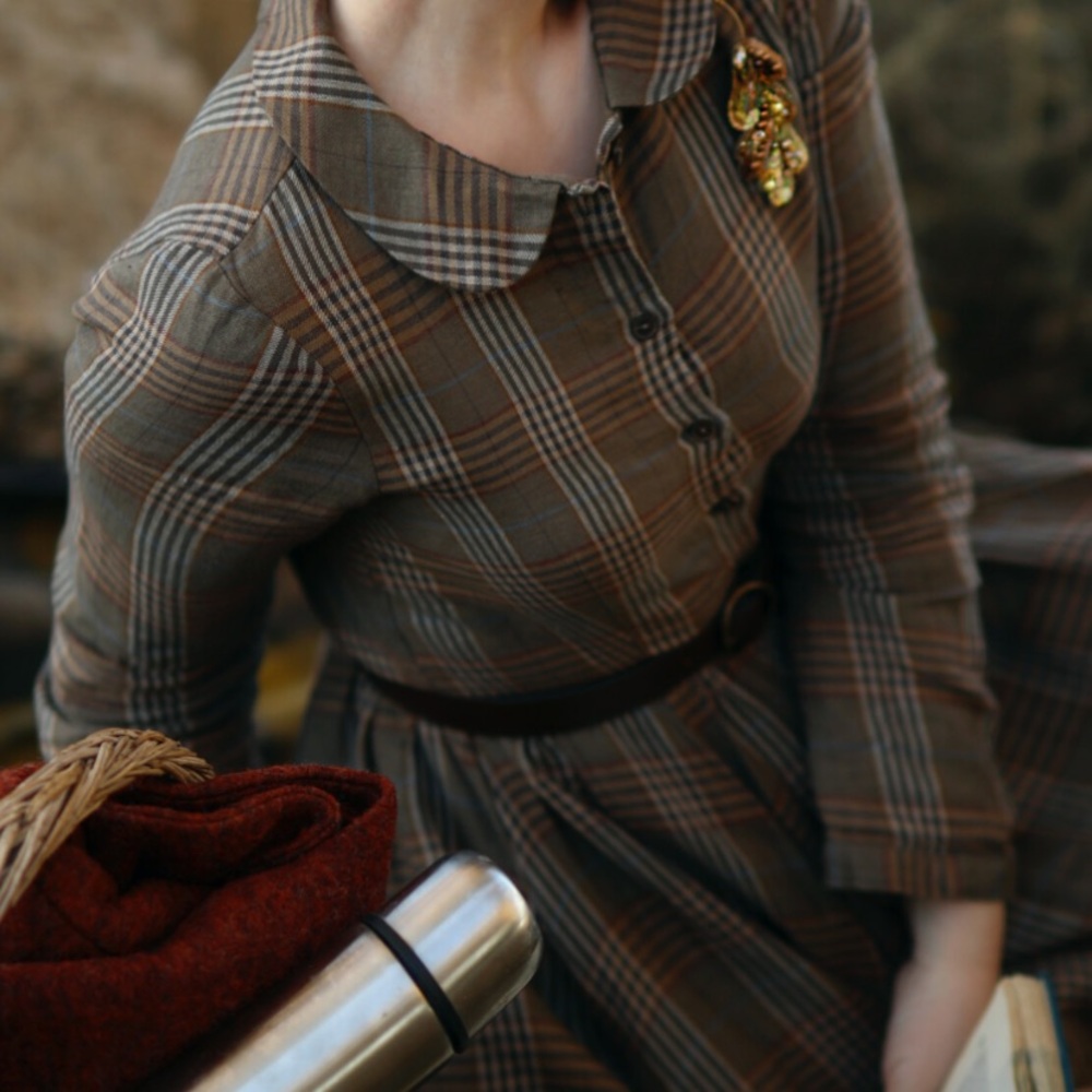 Found thank you! 


ISO SDF BROWN PLAID TARTAN DRESS